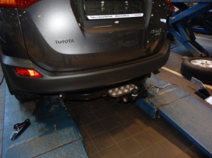 Фаркоп для Toyota Rav 4 с 2013 по 2019 с подножкой