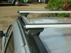 Багажник для Chevrolet Captiva с рейлингами  (пр. Атлант, арт. 8810+8828) аэродинамический