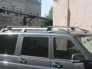 Багажник на рейлинги УАЗ Патриот серебристый с замками