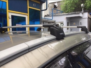 Багажник TURTLE AIR II на Opel Zafira интегрированные рейлинги с замком серый
