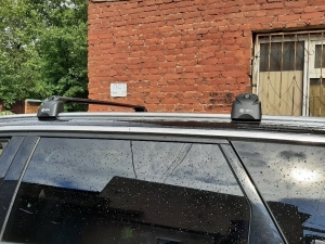 Багажник Peugeot 5008 на интегрированные рейлинги с замком черный